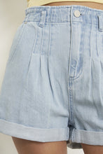 Load image into Gallery viewer, HIGH RISE PLEATED MOM SHORTS