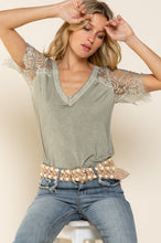 Load image into Gallery viewer, Scallop Trim Lace Short Sleeve Top